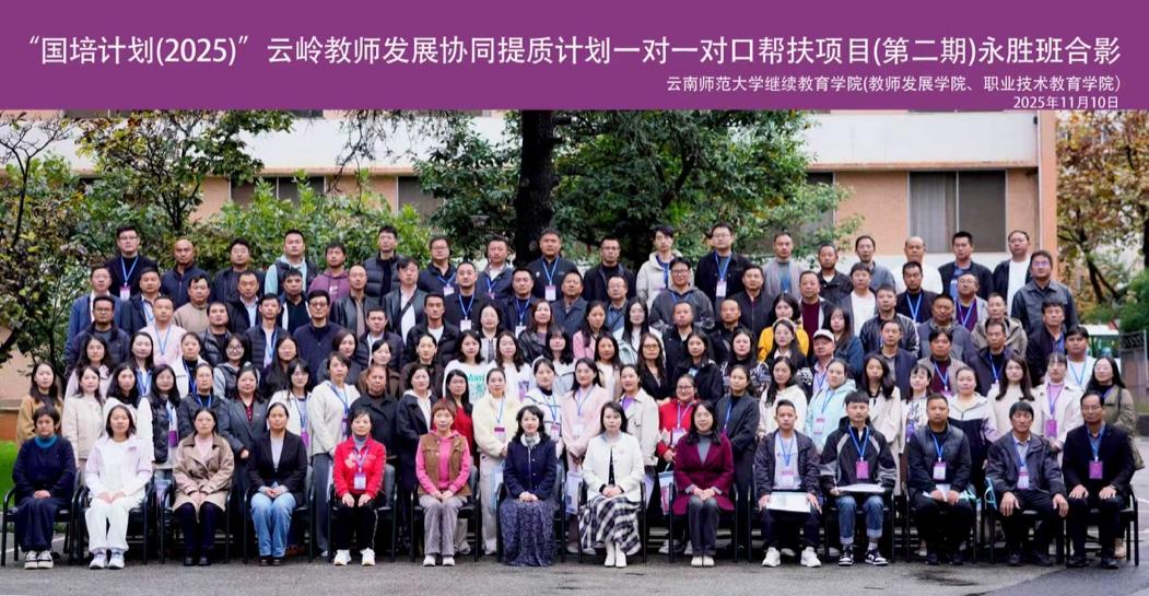 一群人在广场上AI 生成的内容可能不正确。