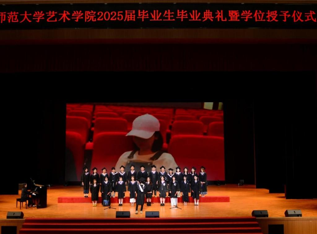 图片包含 室内, 桌子, 前, 橙子AI 生成的内容可能不正确。